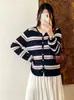 Cárdigan de punto a rayas con cuello en V para mujer talla grande, estilo otoño 2026, estilo fino y suave, chaqueta adelgazante para mujeres talla grande