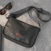 Al por mayor y al por menor en stock bolso de hombro retro para hombre moda informal bolsa cuadrada pequeña bandolera de ocio al aire libre bolsa para iPad