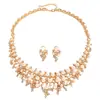 Accesorios de conjunto de collar y pendientes de aleación hueca de perlas artificiales de moda transfronterizos, accesorios de joyería para bodas de mujer