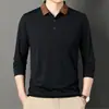 Camiseta de manga larga para hombre de primavera y otoño en color verde liso casual con cuello polo para usar debajo de un abrigo de hombre una generación de pelo