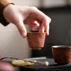 Caneca Pequena de Chá Argila Vermelha Montanha Rocha Velha Esmalte Ocre Caneca de Chá Cerâmica Wabi-Sabi Caneca Pessoal Caneca de Chá Kung Fu Caneca de Chá