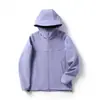 Jaqueta Casuais Soltas com Capuz Softshell à Prova de Vento Impermeável Nova para Primavera e Outono Unissex Camada Única para Exterior