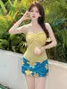 Conjunto de Bikini de Tres Piezas Estilo Nuevo con Top Bandeau y Falda Floral, Ropa de Baño de Alta Gama para Fuentes Termales para Mujeres, Directo del Fabricante