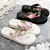 Cinto de Tecido de Cetim Boêmio Moda Verão Feminino Sandálias Chinelos Plataforma com Solado Grosso Sandálias Chinelos Dourados