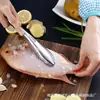 Venta al por mayor de fábrica acero inoxidable 410 raspador de escamas de pescado para uso diario en el hogar herramienta para quitar escamas de pescado accesorio de cocina casero herramienta para matar pescado