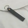 Llavero de PU de color sólido transfronterizo creativo de color caramelo banda ancha de cuero cuerda para la mano simple para llaves de coche de hombre venta al por mayor