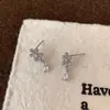 Brincos Únicos de Floco de Neve e Gota d'Água de Zircônia Estilo Influenciador de Moda Tendência para Mulheres Sem Piercings Brincos de Pressão com um Toque de Luxo Leve e Sofisticado