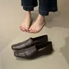 26 Otoño Nuevo Retro Punta Cuadrada Boca Profunda Adelgazantes Zapatos de Salón Mujer Moda Versátil Slip-on Plano Bidireccional Zapatos Mula