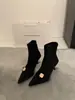 Botas de Cano Curto Bico Fino First Encounter Ji Femininas 2026 Outono/Inverno Novo Estilo Botas Femininas Botas Salto Agulha Botas Emagrecedoras Botas Curtas Quentes com Pelúcia