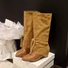 Botas holgadas de nuevo estilo para primavera y verano 2026, versátiles, de punta, retro, relajadas, estilo vaquero occidental con tacones gruesos que te hacen lucir más delgada, botas de montar