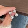 Pendientes de botón con forma de copo de nieve y perlas de ocho aristas, nuevos y populares pendientes únicos de otoño e invierno de 2023, pequeños y exquisitos pendientes de viaje para mujer.