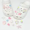 Encantos lindos de dibujos animados para zapatos con varios agujeros, decoraciones versátiles de resina para zapatos, mariposa, burbuja, flor, animales, charms decorativos al por mayor