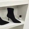 Nueva Colección Otoño/Invierno: Botines Versátiles de Gamuza Ajustados con Tacón Alto y Cierre Trasero para un Efecto Adelgazante