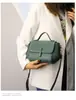 La popular bolsa de mano popular de este año para mujer, bolsa de cuero genuino, nueva de otoño e invierno 2024, con sentido de alta gama, bolso de hombro cruzado para madre