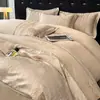 Juego de Cuatro Piezas Jacquard con Hilo Dorado de Lujo Personalizado Parche Bordado Sábana de Algodón Amigable con la Piel Funda de Edredón Juego de Cama de Alta Gama de Cuatro Piezas