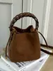 Elegante y versátil bolso tipo cubo de moda para mujer, nuevo modelo de otoño 2026, bolso de hombro y cruzado casual de gran capacidad