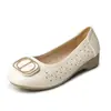 Sapatos de Outono Respiráveis para Mães Sola Macia Confortáveis Salto Bloco Baixo Sapatilhas 2026 Novo Estilo Sapatos de Couro para Mulheres de Meia-Idade e Idosas