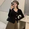 Camiseta de tricô com barra de babado irregular e fenda para mulheres, primavera, outono, inverno, peça básica estilosa de caimento justo, top curto de manga longa