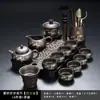 Juego de té de arcilla púrpura con diseño de bambú dorado, que incluye una tetera y tazas de servicio para uso doméstico, con un asa para prevenir quemaduras y asegurar la distribución uniforme del té