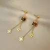 Collar de acero de titanio y oro rosa de doble cara con trébol de cuatro hojas para estudiantes femeninas, estilo coreano con borlas sencillas de red roja.