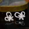 Pendientes Pequeños Frescos de Mariposa Amor Flor para Mujer Pendientes de Diamantes Completos Pendientes de Estilo Pequeño Lujo Ligero Estilo Frío Regalo Celebridad de Internet Sacudir Tono En Vivo