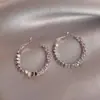Nuevos Pendientes Geométricos Otoño/Invierno 2026 para Mujer Lujo Ligero Nicho Gama Alta Versátil Clásico Pendientes de Botón Accesorios para Orejas