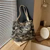 Bolsa Tote Grande Camuflada Retrô Relaxada Design Simples de Grande Capacidade com Abertura Superior Estilo Coreano Bolsa de Ombro para Uso Diário