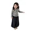 Conjunto de Outono 2026 para Meninas Nova Moda Listrado com Capuz Manga Longa Casual Versátil Calça de Pernas Largas Conjunto de Duas Peças