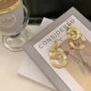 Aretes de Aro con Lentejuelas Metálicas de Diseño Nicho para Mujer Moda de Lujo Ligero Combinable 2024 Nueva Moda Clip para la Oreja