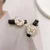 Horquilla de camelia estilo fragante para mujer, horquilla francesa de alta gama con perla, clip para el cabello, tocado con nicho lateral