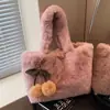 Fornecimento Transfronteiriço de Bolsas, Bolsas Tote de Ombro Outono e Inverno, Bolsas Transversais Femininas, Bolsas de Pelúcia, Bolsas Fofas de Cereja para Mulheres