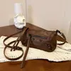 Bolsa Retrô de Nicho Transfronteiriça com Rebites Bolsa de Motociclista Francesa Estilo Garota Descolada Sassy Quente Bolsa de Motocicleta Moderna Bolsa de Ombro Único Transversal Feminina