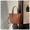 Comercio exterior al por mayor moda estilo coreano 2026 otoño nuevo tejido gran capacidad para mujer moda de viaje bolso de hombro bandolera