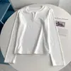 Camiseta de Manga Larga Estilo Coreano con Botones, Falso Dos Piezas, Cuello en V Contrastante, Estilo de Moda para Primavera y Otoño, Top Versátil para Usar como Base