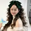 Faixa de Cabelo de Veludo com Laço Oversized, Coroa Alta e Bordas Largas, Acessório de Cabeça Luxuoso e Estilo Vintage com um Toque Exagerado de Alto Padrão