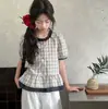Camisa de Manga Corta a Cuadros con Borde de Oreja de Madera Estilo Coreano para Niñas y Niños Mayores, Nuevo Estilo Verano 2026, Holgada, Versátil, Top de Bloques de Color