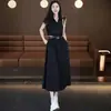 Conjunto de moda feminino de verão moderno, elegante design sem mangas, nova saia midi estilo americano 2025 e camisa estilosa