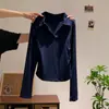 Top base de cuello polo azul marino para mujer, de manga larga, nuevo estilo otoño/invierno, con diseño de hombro ajustado, detalles plisados y efecto entallado en la cintura