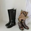 Botas de Celebridad Mismo Estilo para Mujer 2026 Nuevo Bloque de Color Tacón Grueso Aumento de Altura Botas de Jinete Hebilla de Cinturón Con Cordones Botas Largas Pulidas