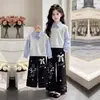 Conjunto de Dos Piezas de Moda para Niñas 2026: Sudadera de Manga Larga Estilo Universitario y Pantalones Casuales Anchos Sueltos