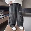 Calças Jeans de Primavera e Outono para Meninos com Fitas, Estilo Coreano, Calças Casuais Largas Estilosas e Descoladas para Crianças Pequenas