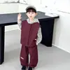 Conjunto de Ropa de Primavera para Niños 2026 Nuevo Elegante Fresco Sudadera a Rayas y Chaleco Conjunto de Tres Piezas para Primavera y Otoño