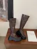 Botas Longas Martin Retro da Moda de Nicho com Solado Grosso Femininas 2026 Outono Fivela de Cinto Bico Redondo Cano Alto Botas de Cavaleiro