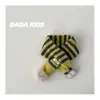 Bufanda de punto a rayas para niños, moderna y linda con pompoms de dibujos animados, un calentador de cuello de invierno elegante y cálido para bebés