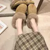 Pantuflas para usar en exteriores, estilo casual, forradas de felpa, mullidas, retro, otoño/invierno 2026, pantuflas cerradas tipo Birkenstock, estilo nuevo