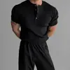 Camisa de punto de manga corta para hombre con botones, patrón sutil, corte ajustado British business, seda helada de verano, moda al por mayor transfronteriza, cuello henley