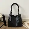 Bolsa de ombro acolchoada versátil, moderna e estilosa, bolsa tote casual leve de grande capacidade, bolsa de ombro popular para deslocamento ao ar livre