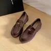 Estilo Novo Primavera e Outono Couro Macio Moeda de Ouro Estilo Britânico Bico Redondo Slip-on Pessoa Preguiçosa Solado Grosso Salto Bloco Mocassins Sapatos Individuais Sapatos de Couro Mulheres