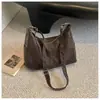 Bolsa tote retrô transfronteiriça para mulheres, nova coleção de outono 2026, uma bolsa de ombro super popular e versátil com grande capacidade, perfeita para o dia a dia e pode ser usada como bolsa transversal.