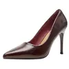 Saltos Finos de Salto Alto 2026 Primavera Novo Estilo Francês Cor Sólida Bico Fino Couro Macio Elegante para o Trabalho Slip-On Boca Rasa Sapatos Individuais